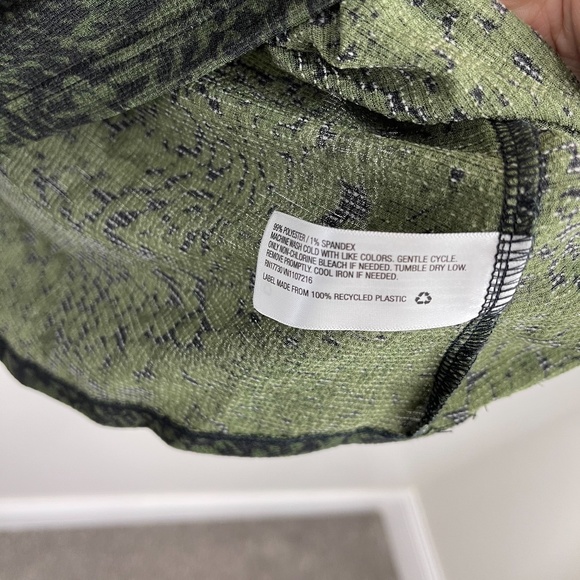 Ava & Viv Green Abstract Blouse NWT - Picture 8 of 9